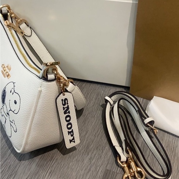 🐕🐕‍🦺🦮Coach X Peanuts Teri Shoulder Bag With Snoopy - Picture 4 of 8